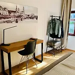 Mit Terrasse In Zwingernaehe - Hilger Dresden