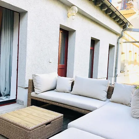 Mit Terrasse In Zwingernaehe - Hilger *